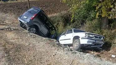 Gaziantep'te hafif ticari araç ile otomobilin çarpıştığı kazada 5 kişi yaralandı