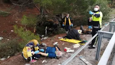 Amasya'da devrilen otomobildeki 4 kişi yaralandı