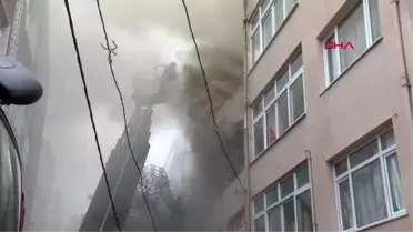 GAZİOSMAPAŞA'DA, İKİ KATLI BİNANIN ÇATI KATINDA YANGIN