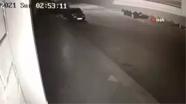 Son dakika 3. sayfa: Ümraniye'de otomobili dakikalar içinde çaldılar...O anlar kamerada