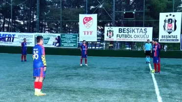 Futbol turnuvasına katılmak için aşılarını yaptırdılar