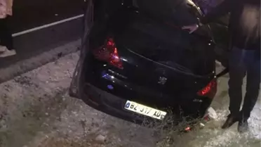 BURDUR'DA OTOMOBİL İŞ MAKİNESİNE ÇARPTI: 1 ÖLÜ, 4 YARALI