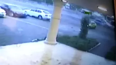 Son dakika haberleri: Bingöl'deki 3 kişinin yaralandığı trafik kazası güvenlik kamerasına yansıdı