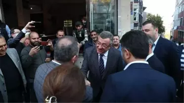 AK Parti ve CHP'li siyasetçiler sokakta karşılaştı, Meclis'teki tartışmaların tam tersine ortaya renkli görüntüler çıktı