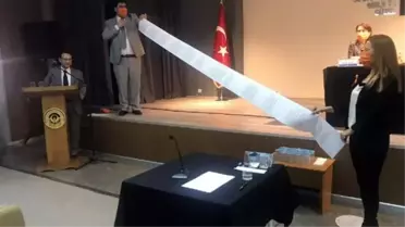 CHP'liler AK Parti döneminde satılan yerlerin listesini açıklayınca AK Partililer salonu terk etti