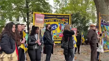 Londra'da on binlerce kişi iklim için yürüdü