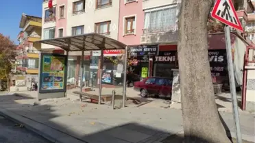 Garson, otobüs durağında silahlı saldırıda öldürüldü