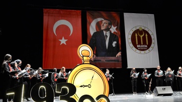 Bilecik'te 'Ataya Özlem' adlı sinevizyon gösterisi büyük beğeni topladı