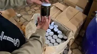 Son dakika haberleri | EYÜPSULTAN'DA KAÇAK CİNSEL İÇERİKLİ ÜRÜN OPERASYONU