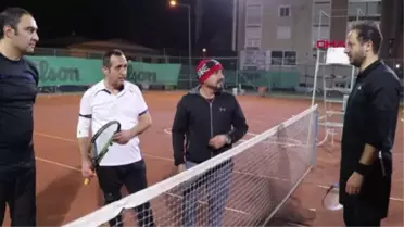 SOKAK HAYVANLARINA DESTEK İÇİN TENİS TURNUVASI