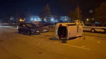 6 otomobilin karıştığı zincirleme trafik kazasında 8 kişi yaralandı