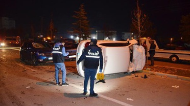 Kazada yaralananlara yardıma giderken otomobil çarpan Samet, yaşama tutunamadı