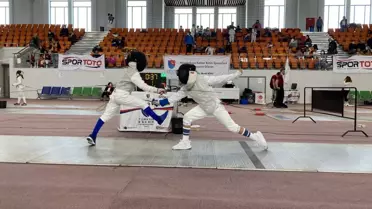 10, 12 ve 14 Yaş Altı Flöre ve Kılıç Açık Turnuvası Kocaeli'de başladı