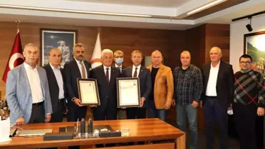 Başkan Gürün'e babasının sicil defterinin kopyası hediye edildi
