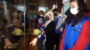 Gönüllü gençler müzeyi ziyaret etti