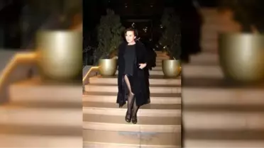 Hatice Aslan derin yırtmaçlı elbisesiyle dikkat çekti