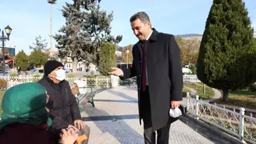 Tokat Belediye Başkanı Eroğlu vatandaşlara çay ikram etti
