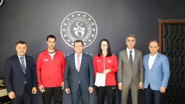 Özge Yılmaz Ali İhsan Kabakcı'yı ziyaret etti