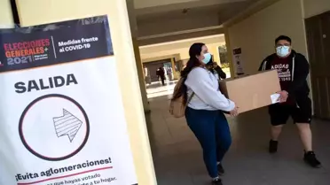 Şili'de halk genel seçimler ve devlet başkanlığı seçimleri için sandık başında