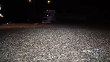 AFYONKARAHİSAR'DA ALKOLLÜ TIR ŞOFÖRÜ KAZA YAPTI, YOL TRAFİĞE KAPANDI