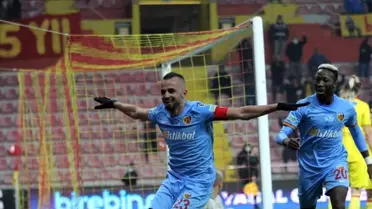 İlhan Parlak ilk golünü attı