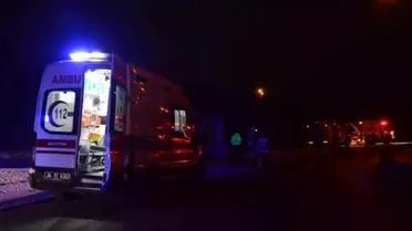 Kuzey Marmara Otoyolunda çakıl taşı yüklü tır devrildi: 1 yaralı