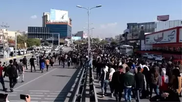 SÜLEYMANİYE - Üniversite öğrencilerinin düzenlediği gösterilerde KYB binası ateşe verildi (2)