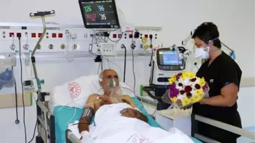 COVİD-19 YOĞUN BAKIMINDAKİ EMEKLİ ÖĞRETMENE SÜRPRİZ KUTLAMA