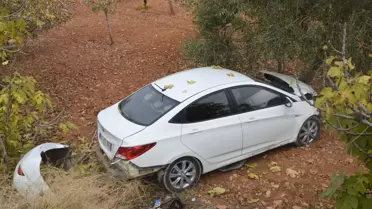 Halfeti'de çarpışan otomobillerdeki sürücü yaralandı