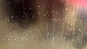 Son dakika haberi! Karısını öldürmüştü: Cinayetten önce evin kapısına bıçakla 'Sonunuz geldi', 'Ölün' yazdığı iddia edildi