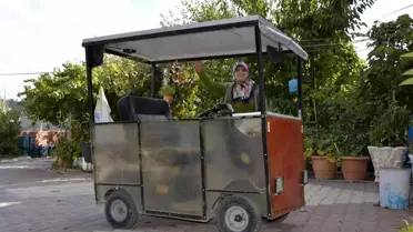 Eşi yolda kalmasın diye akülü arabayı güneş enerjili araca dönüştürdü