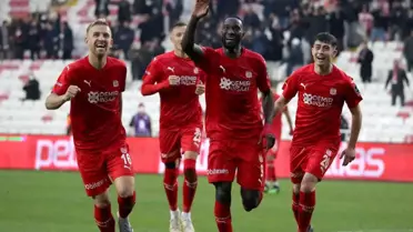 Spor Toto Süper Lig: DG Sivasspor: 2 Hatayspor: 0 (İlk yarı)