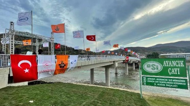 Ayancık ilçesinde sel felaketinde yıkılan Terminal Köprüsü hizmete açıldı