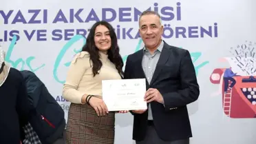 Sultangazi Yazı Akademisi'nin Genç Edebiyatçıları sertifikalarını aldı