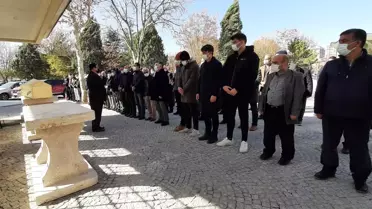 Konya'da Kovid-19 nedeniyle vefat eden öğretmenin cenazesi defnedildi