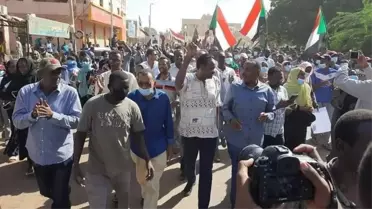 Son dakika haber | Sudan'da binlerce kişi askeri yönetime karşı sokaklara döküldü