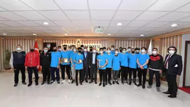 Son dakika haber: Başdeğirmen, 2'inci lige yükselen şampiyon hentbolcuları kutladı