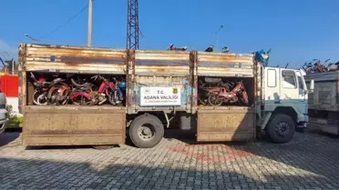 Adana'da 4 kamyonda 400 çalıntı motosiklet ele geçirildi