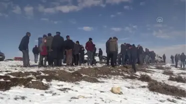 Karla kaplı arazide 'geleneksel at yarışı' yapıldı