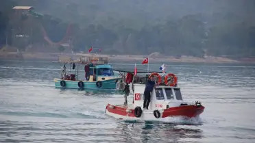 Didim'de deniz patlıcanı avcıları dip temizliği yaptı