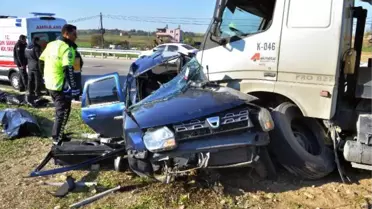 KAMYONLA ÇARPIŞAN OTOMOBİLDEKİ ÇİFT ÖLDÜ