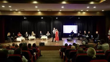 Karşıyaka'da Dünya Gönüllüler Günü için söyleşi düzenlendi