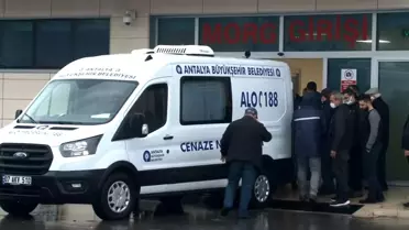 Antalya'da yeni aldığı otomobille eve dönüş yolunda can verdi
