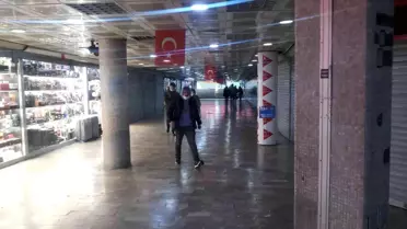 Karaköy Yeraltı Çarşısı'nda Türk bayrağına saldıranlara esnaftan dayak