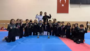 Minik ve Yıldız Tekvandocularımız 11 madalya ile göz doldurdu