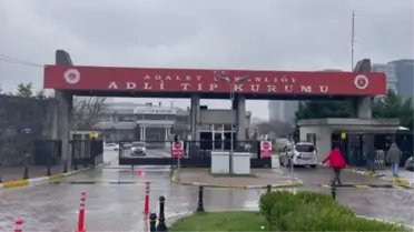 Pendik'te babası tarafından öldürülen kızın cenazesi Adli Tıp Kurumundan alındı