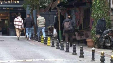 Kadıköy'de Süperman olduğunu söyledi! Atladı, zıpladı, kaçtı