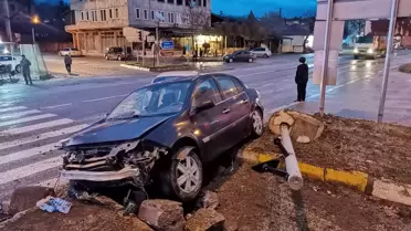 Osmancık'ta İki otomobil çarpıştı: 2 yaralı
