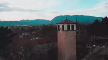 Yabancı öğrenciler 'Sev Kardeşim' şarkısını seslendirdi