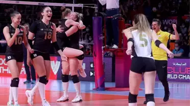 Son Dakika: Finalde güçlü rakibi Imoco'yu 3-2 mağlup eden VakıfBank Voleybol Takımı, dünya şampiyonu oldu